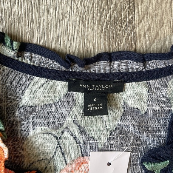 New nwt Ann Taylor Orange linen blend v neck blouse size small navy blue - Picture 2 of 7